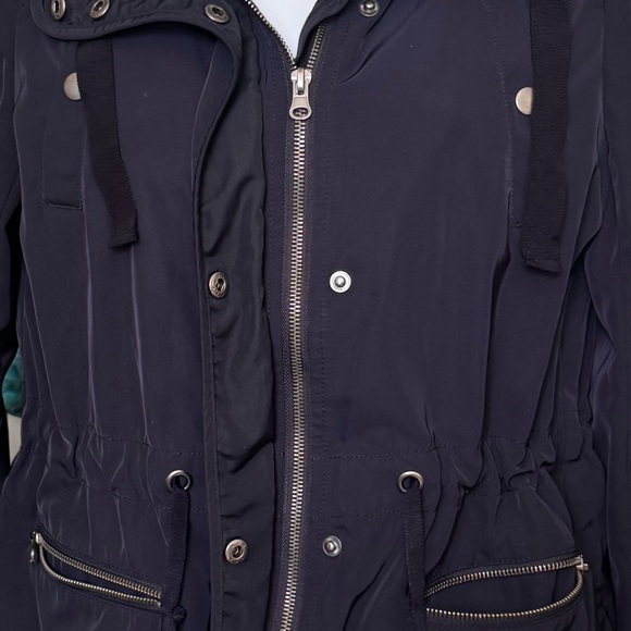 FOREVER 21 JACKET. HOODED UTILITY RAIN JACKET. GOOD QUALITY. MEDIUM WEIGHT. GUC - Picture 4 of 16